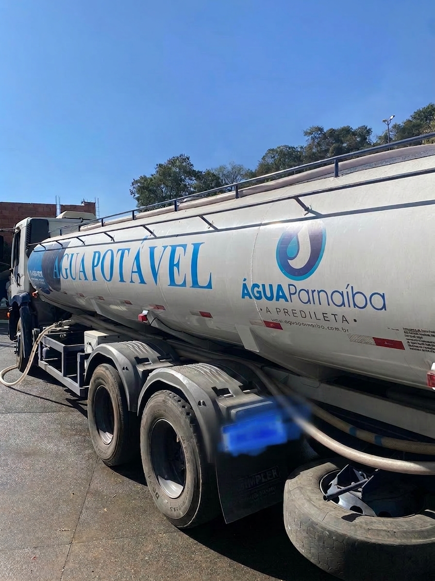 Caminhão-tanque Água Parnaíba pronto para operação